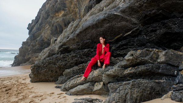 What are some iconic UK desserts to try at home?